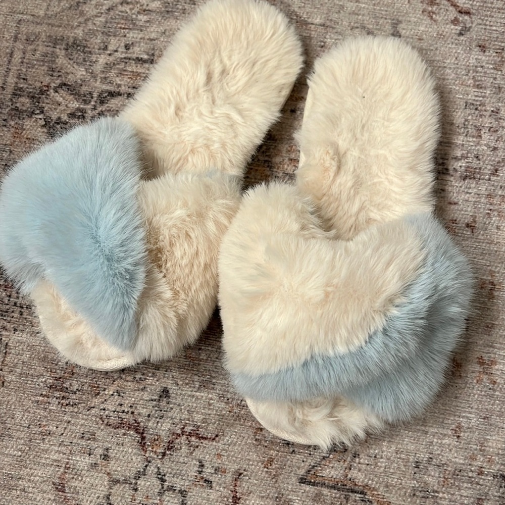 Shiraleah fuzzy slippers